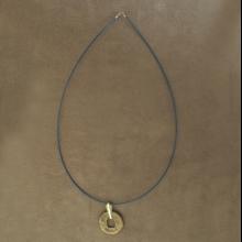 Collier avec pice en bronze Song